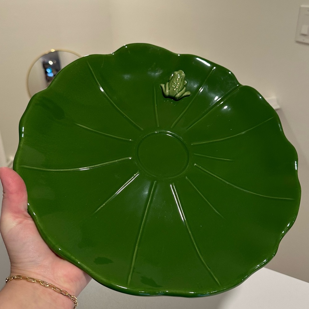 Green Leaf-Shaped Plate with Frog Accent - Picture 8 of 8